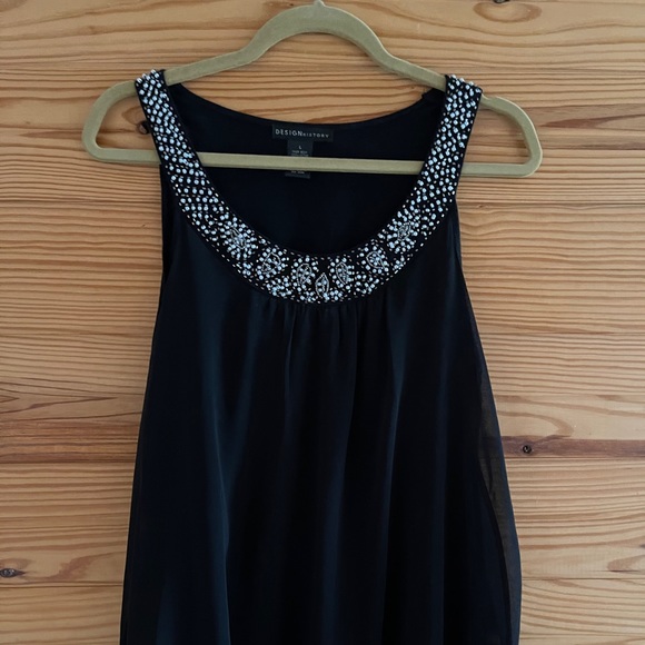 Classy beaded V-neck - Picture 2 of 4